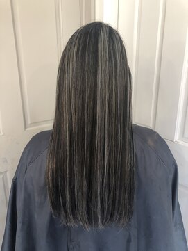 ロンドアベニール 北千住(Lond avenir) namie スジ感たっぷりハイライトカラー