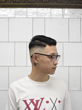 メリケンバーバーショップ コウベ(MERICAN BARBERSHOP KOBE) スキンフェード73ハードパート