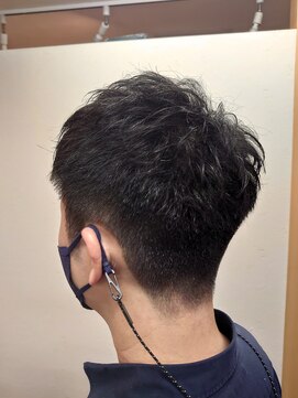 ヘアーカットデザインサロン スマッシュ 田町店(Hair cut design salon Smash) フォワード束感フェードカットショート ビジネスマン 学生、黒髪