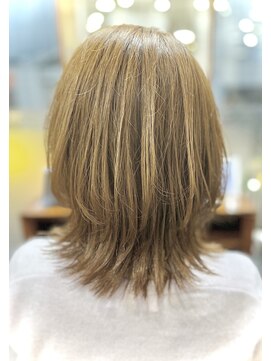 ムーア(MUA) 【MUA 大泉】オリーブベージュ×ミディアムウルフ