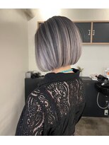 ホワイトグレージュ
