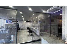 メゾンセブンルックス 宇都宮簗瀬店(Maison 7LOOKS)の雰囲気（スタイリッシュでお洒落な店内☆インナーカラー/インナー/宇都宮）