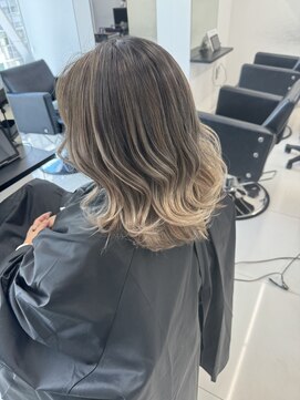 アライブ キチジョウジ(ALIVE Kichijoji) ホワイトベージュバレイヤージュ