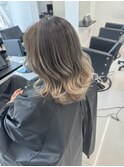 ホワイトベージュバレイヤージュ