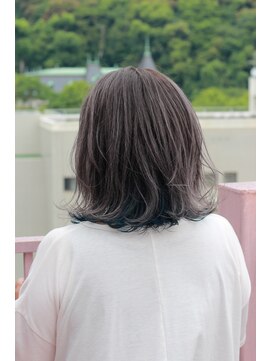 ビアージュ(Viage) 【挑戦しやすいインナーカラー】外ハネミディスタイル