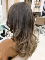 ミーティア バイ クアトロ(Meteor By QUATRO) 外国人風グラデーション☆