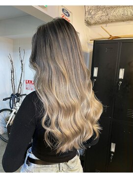 アン(Un) 【バレイヤージュ】【シャドールーツ】【ハイライトカラー】