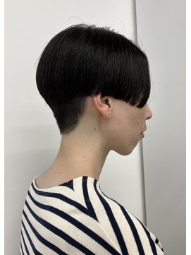 ユイツ 刈り上げ前下がりショートボブ