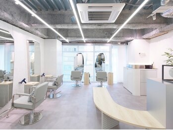 BAYROOM by HONEY omotesando 【ベイルーム バイ ハニー オモテサンドウ】