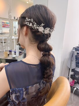ジラ ヘアアンドメイク(girra HAIR&MAKE) 編みおろし