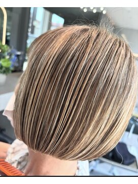 コキョウ(KOKYO) 前下がりボブ