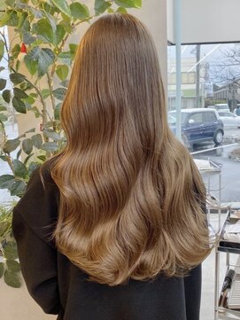 アム(am) グレージュ切りっぱなしボブ前髪ありミニボブミルクティベージュ