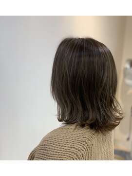 アズール 草加(azule) ハイライト&グレージュカラーのふんわりボブ