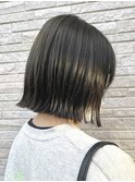 ぱっつんボブ・カーキグレー