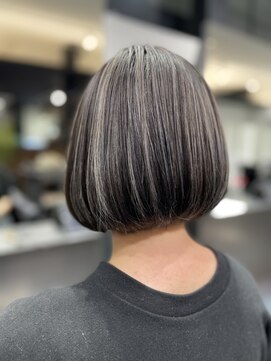 アッシュヘアー 西野店(ASH HAIR) ホワイトグレーハイライト×ミニボブ