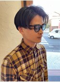 センター分け前下がりショート