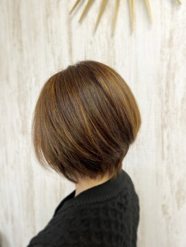 ナチュラ(Natur) 後頭部が重くならない!スソ軽めショートボブ