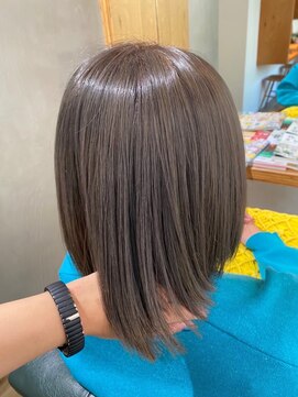 ハロー 池田店(Hollow) 【アッシュベージュ/白髪ぼかし/脱白髪染め】石橋/池田/箕面