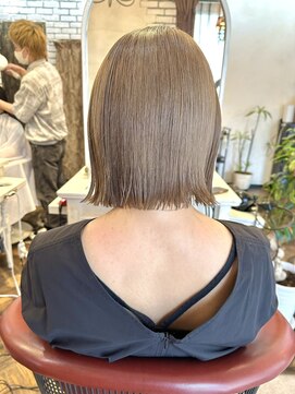 ベレッタ 楠葉店(veretta.) 外ハネボブ/切りっぱなしボブ/ブリーチ/ハイトーン/ダブルカラー