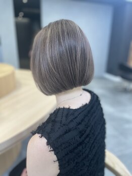 リファインド(REFINED)の写真/透明感のあるグレイカラーや白髪ぼかしはお任せ!髪のダメージやエイシングケアも◎発色・色持ちもUP!