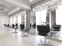 雑誌にも掲載されるほど、石川県では珍しいデザイン性の高い空間。