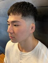 ディスイズバーバーセカンド(THIS IS BARBER 2nd)&nbsp;クロップスタイル イージーパーマ スキンフェード 黒髪