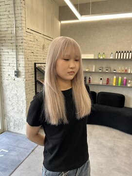 ライン(LYNE) ホワイトブロンド