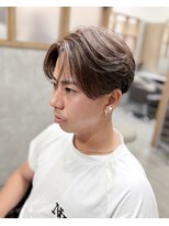 ロッカ(ROCCA) 束感センターパート×刈り上げショート