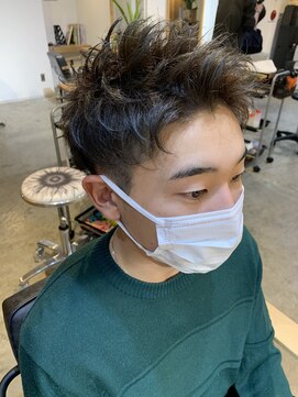 エルオム(EL.HOMME) MITSU】ツーブロック刈り上げショート×ディープスモークグレー