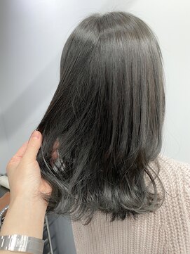 ジーナ 勝どき(Zina) 【Zina】エアリーミディ/黒髪/ホワイトアッシュ/ショートパーマ