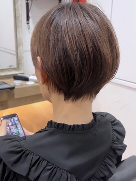 ビュー フクオカ(VIEW FUKUOKA) 美髪にオトナかわいいホワイトグレージュネビージュショートボブ