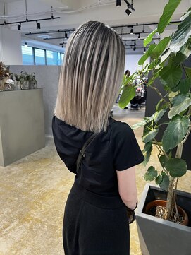 メリー オオサカ(Merly Osaka) ストレートが可愛いバレイヤージュ！_contrast ash_