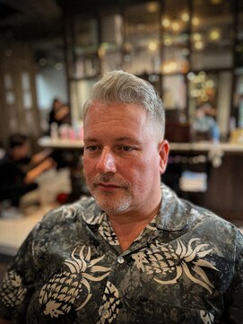 リバレッジ 広尾(Leverage) 海外大人七三スキンフェード