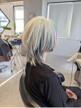 キートス(Kiitos) ホワイト×ブラックウルフ