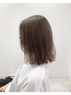 ヨーク(YOKE) 【 YOKE 】TAKUYA  パールグレージュ×切りっぱなしロブ