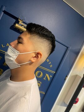 ミリオンバックス 御徒町店(Million Backs) ツーブロックマッシュ/スキンフェード<理容室>[メンズ/御徒町]