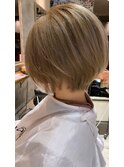ショートボブ
