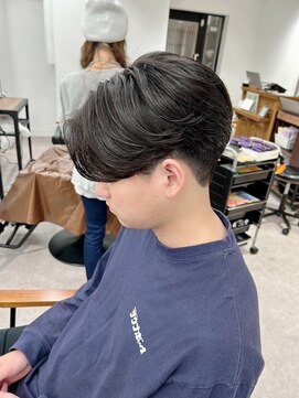 ネオリーブ クーロ メゾン 横浜(Neolive curro Maison) 韓国センターパート×毛流れフェザーパーマ MEN’S HAIR