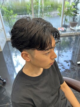 テテ(TETE) ニュアンスパーマ/刈り上げ/センターパート