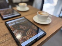 施術中はタブレットで雑誌や動画などご覧いただけます