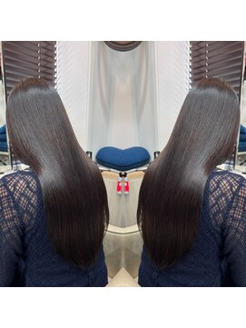 シシ 新宿(She 2.) 髪質改善/縮毛矯正/カラー/トリートメント/韓国/艶髪/艶感