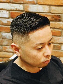 ヒロギンザバーバーショップ 丸の内店(HIRO GINZA BARBER SHOP) サイドパート×スキンフェード×アイパー【東京/丸の内/大手町】