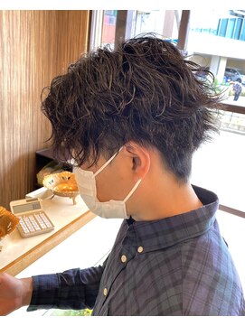 イエローコーン 金沢文庫店(YELLOW CORN) ツーブロックメンズマッシュパーマ/波巻きパーマ/センターパート