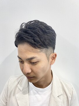 リバティシェアバーバー 銀座(LIBERTY SHARE BARBER) 【スーツに似合う短髪/黒髪】ビジネス/アップバング束感ショート