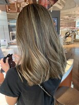 プラスシー(+C)&nbsp;地毛ハイライトへ移行中も綺麗に！白髪ぼかし/白みハイライト