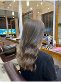 グレージュ切りっぱなしボブ前髪ありミニボブミルクティベージュ