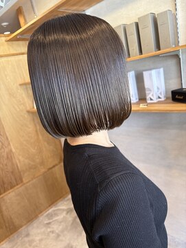 トゥーリ 大野城下大利店(tuuli) パツっとボブ☆オリーブベージュ 浦田陽平