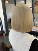 ハイトーンブロンドボブ