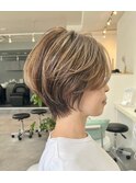 大人可愛い40代50代60代くびれショートボブ白髪ぼかし大鷲