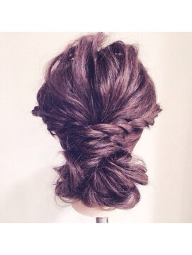 ネオアトリウム(neo atrium) 編み込みルーズアップスタイル